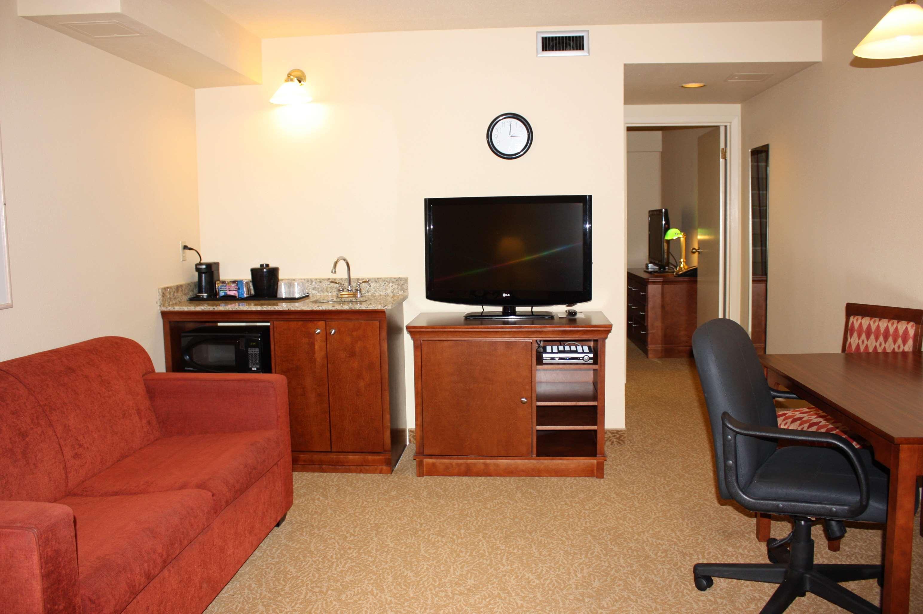 Travelodge Suites By Wyndham Regina - Eastgate Bay Eksteriør billede