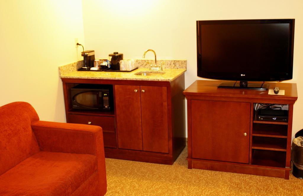 Travelodge Suites By Wyndham Regina - Eastgate Bay Eksteriør billede