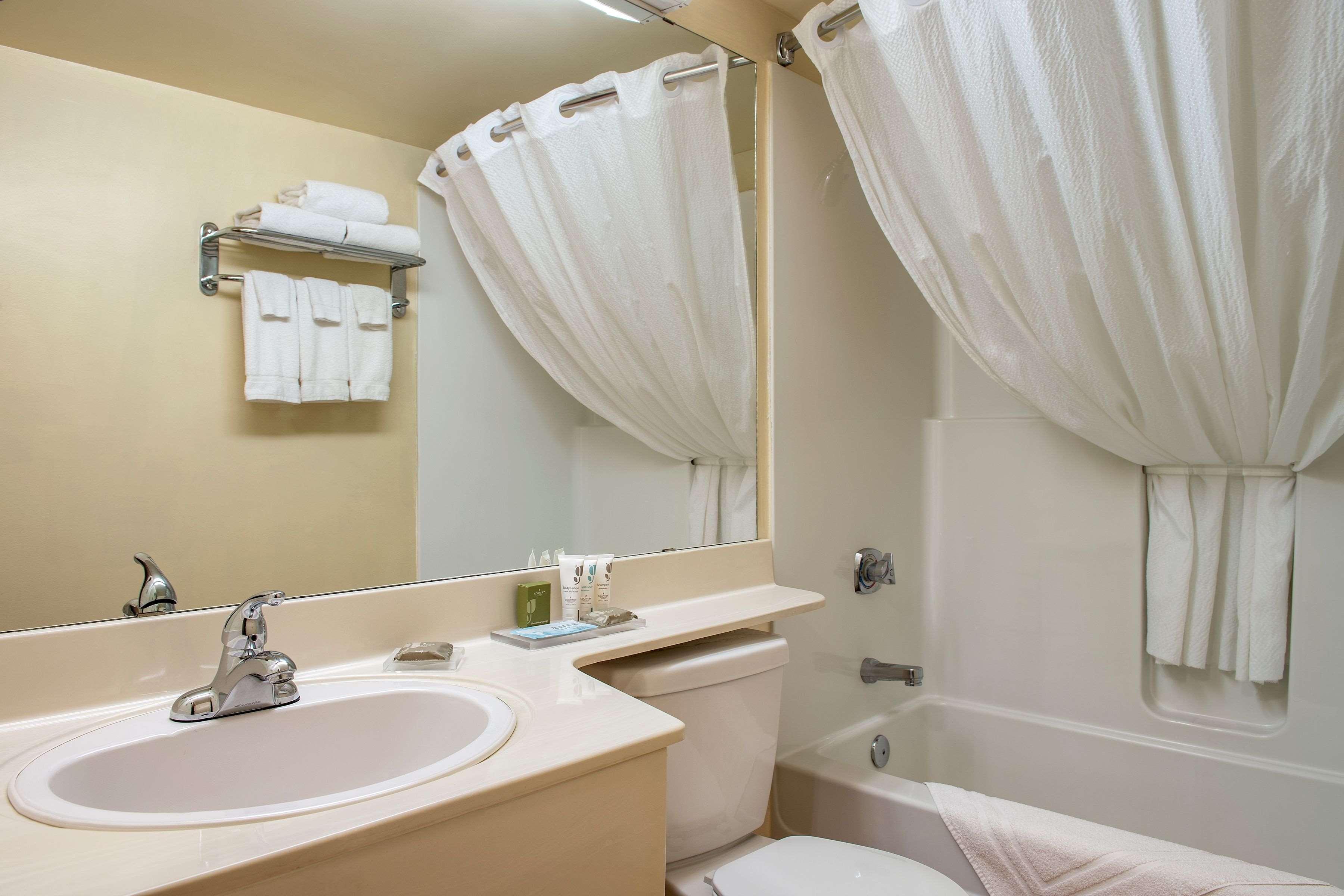 Travelodge Suites By Wyndham Regina - Eastgate Bay Eksteriør billede