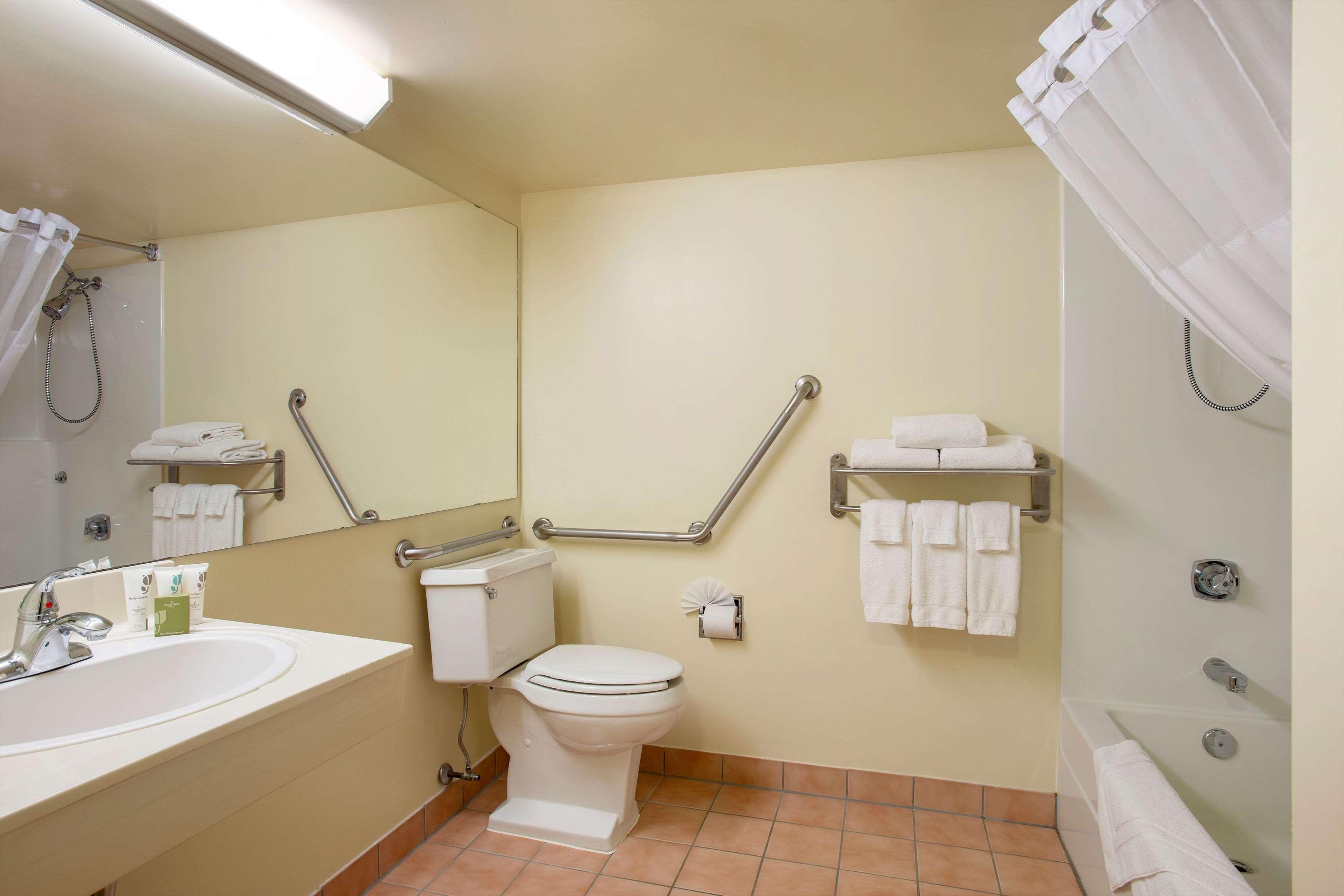 Travelodge Suites By Wyndham Regina - Eastgate Bay Eksteriør billede