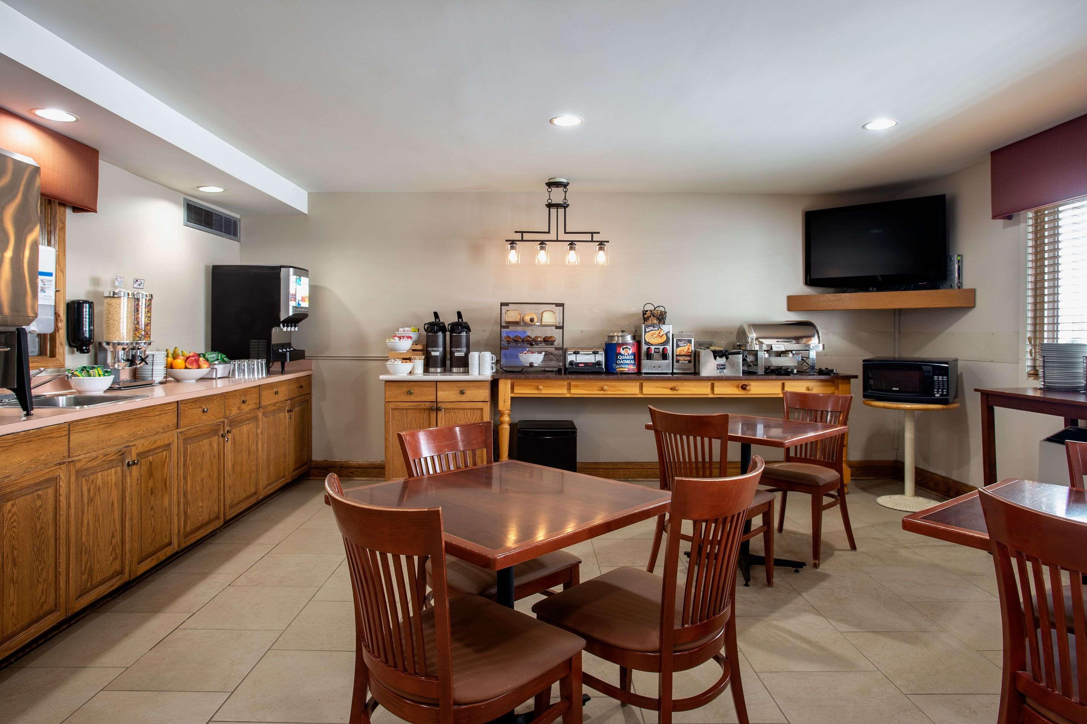 Travelodge Suites By Wyndham Regina - Eastgate Bay Eksteriør billede