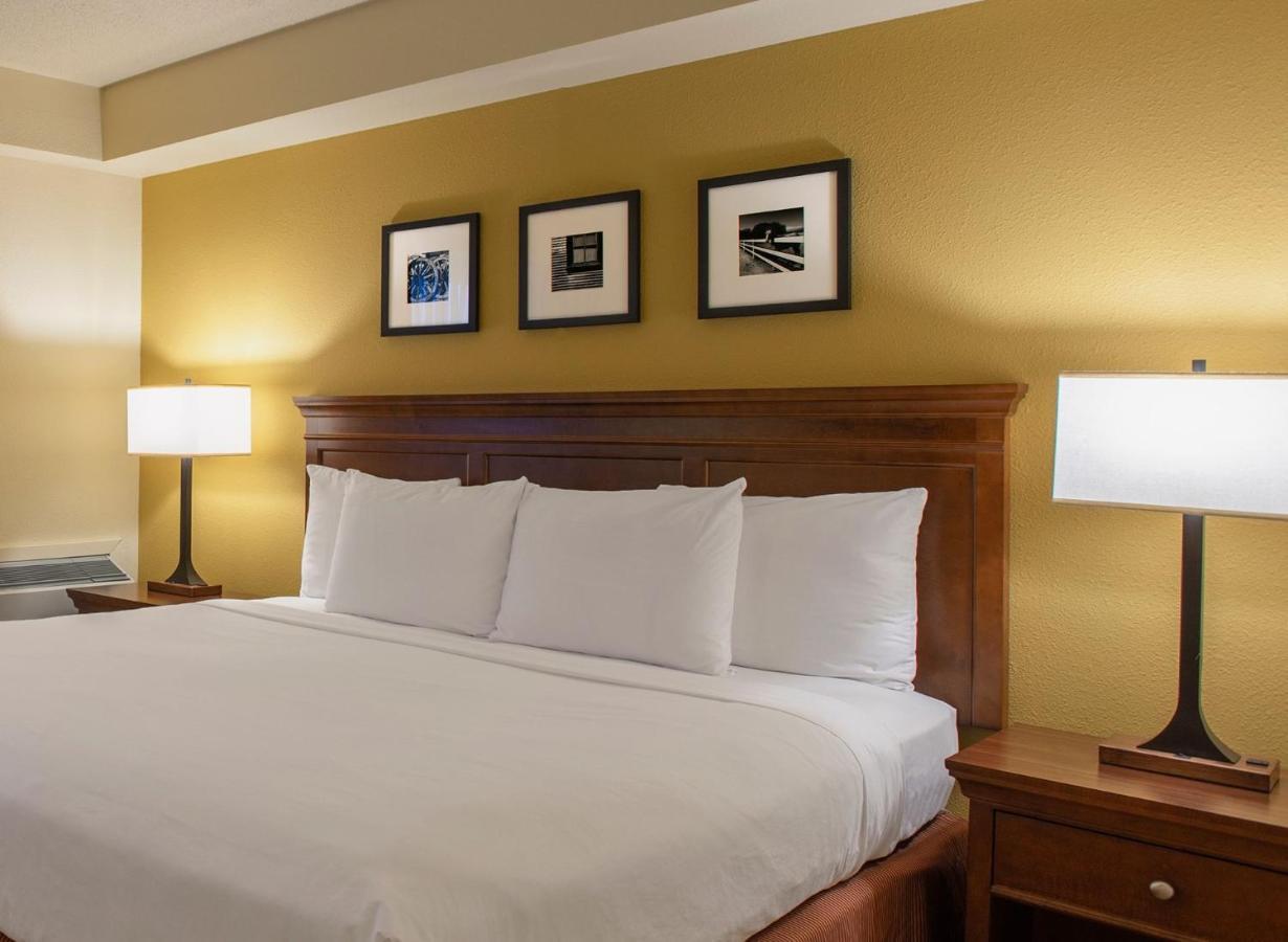 Travelodge Suites By Wyndham Regina - Eastgate Bay Eksteriør billede