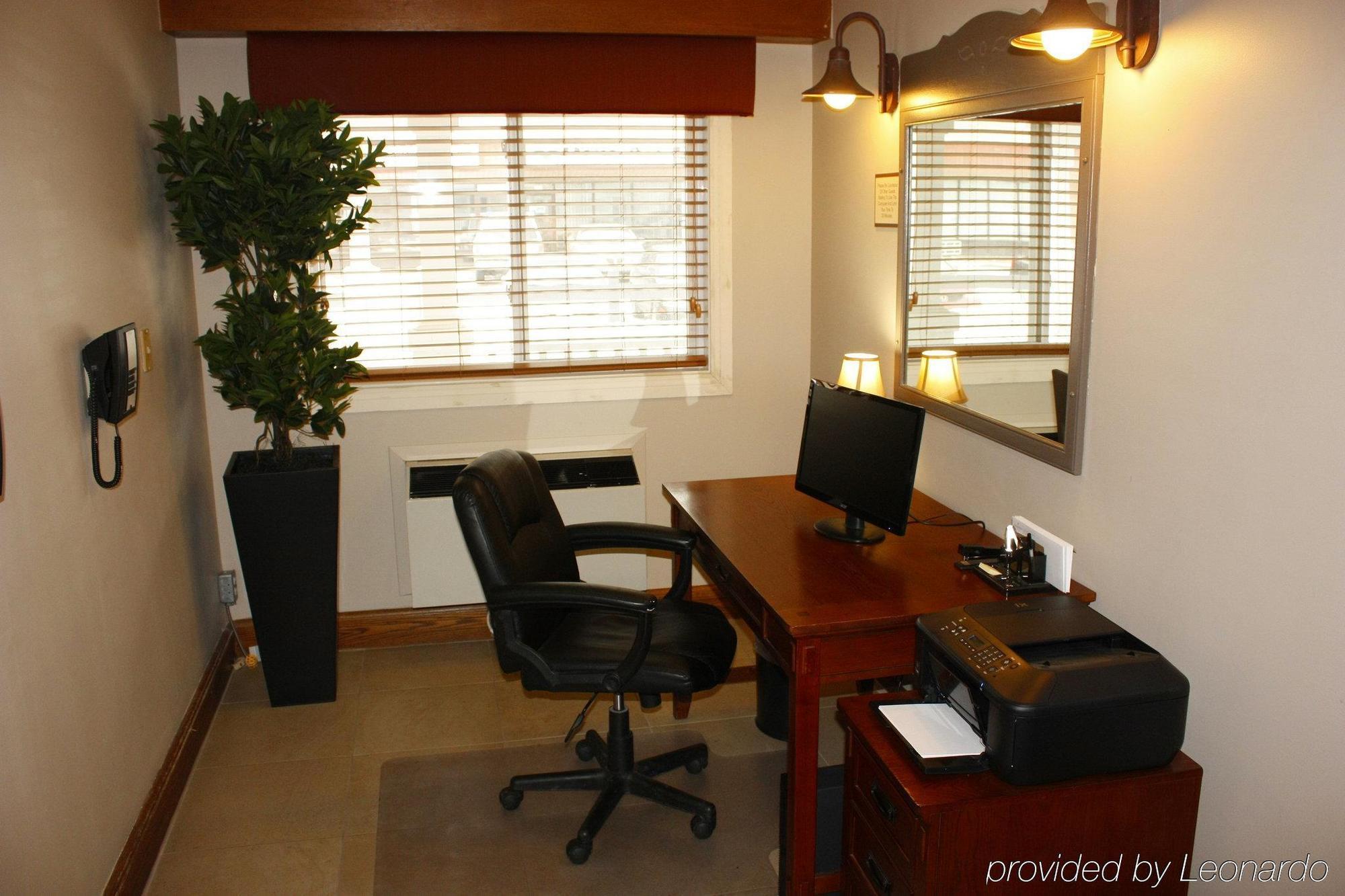 Travelodge Suites By Wyndham Regina - Eastgate Bay Eksteriør billede